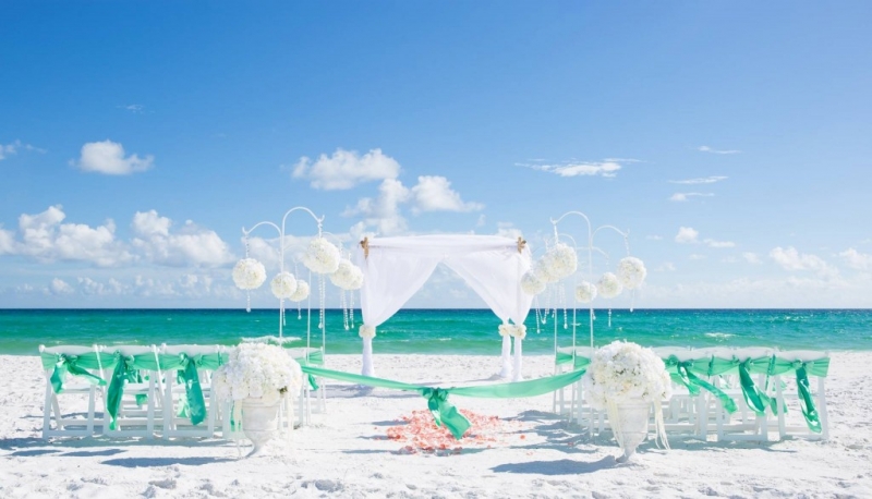 Real Destin Beach Wedding: Sarah and Anthony