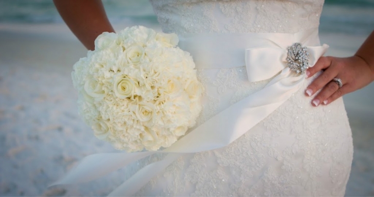 beach wedding bouquet white