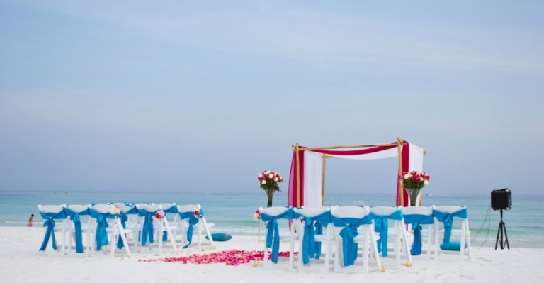 pink and turquoise beach weddings