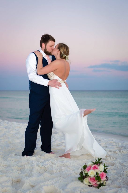 bride and groom must have beach wedding pictures